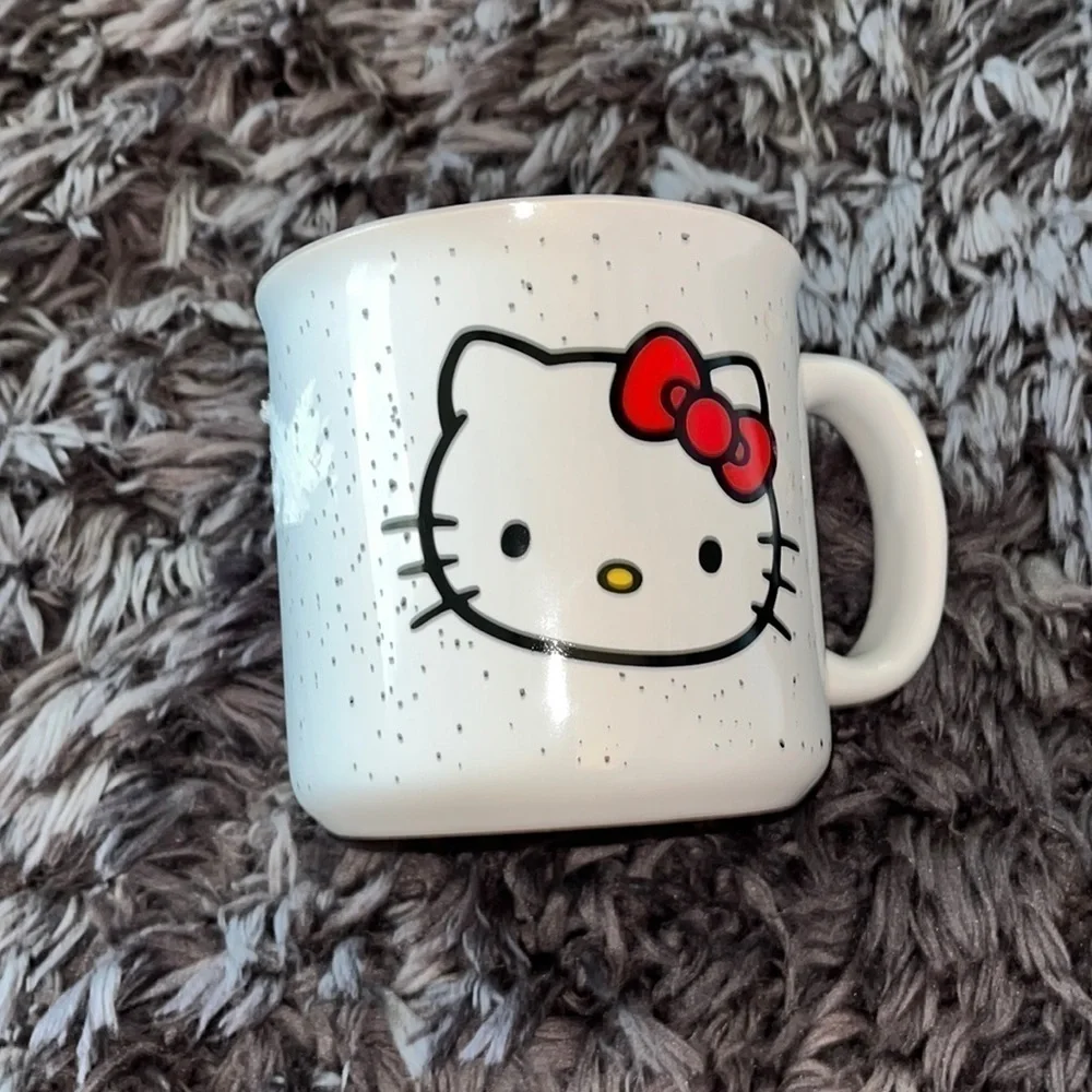 HELLO KITTY FACE 20OZ CERAMIC CAMPER MUG.  Excellent condition.